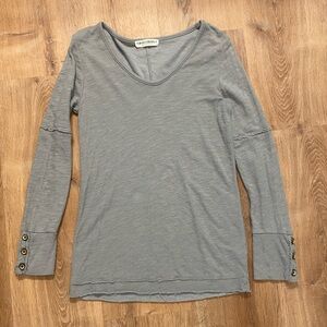 AMERICANABLE Casual Gray Long Sleeve with Button Cuffs - Size Small